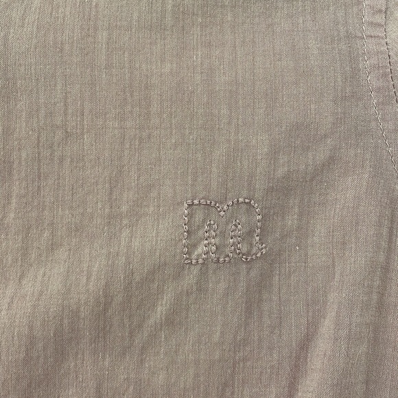 Marc By Marc Jacobs 100% cotton lavender button. - Picture 3 of 4